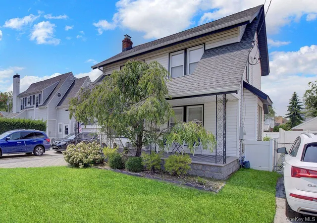 Photo 3 of Single family home for sale at 9 Christabel St, Hempstead, NY 11563 | MLS# 1038504 | Listing updated on 2026-09-16