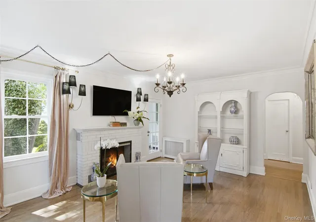 Photo 3 of Sale Pending at 32 Franklin Ave, Oyster Bay, NY 11579 | MLS# 1038898 | Listing updated on 2026-09-18