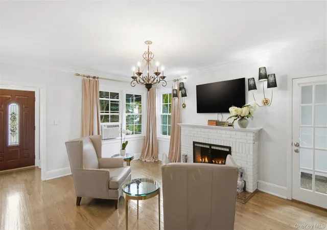 Photo 4 of Sale Pending at 32 Franklin Ave, Oyster Bay, NY 11579 | MLS# 1038898 | Listing updated on 2026-09-18