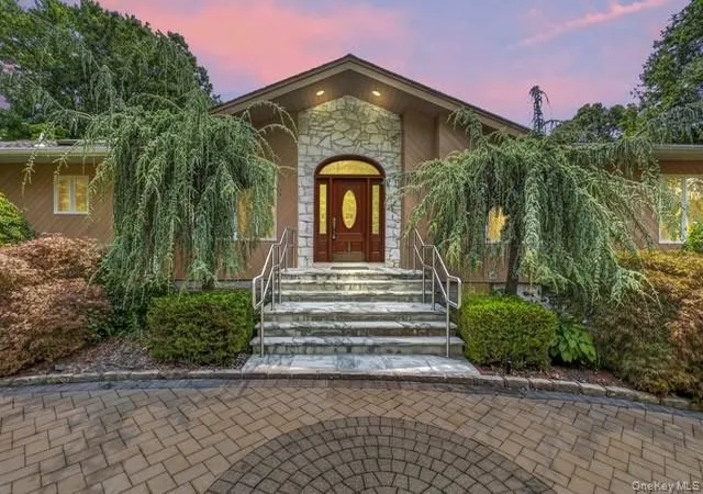 Photo 1 of Sale Pending at 22 Penn Dr, Huntington, NY 11746 | MLS# 1039503 | Listing updated on 2026-09-18