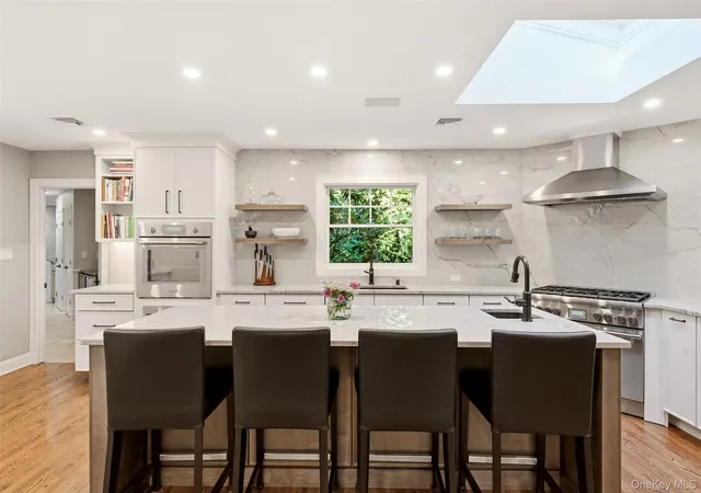 Photo 3 of Single family home for sale at 31 Crosby Pl, Huntington, NY 11724 | MLS# 1039686 | Listing updated on 2026-09-26