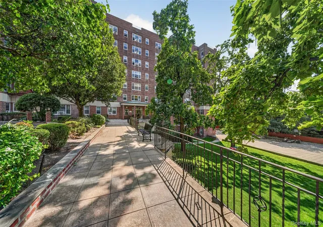 Photo 3 of House for sale at 280 Collins Ave #1A, Mount Vernon, NY 10552 | MLS# 1039817 | Listing updated on 2026-09-18
