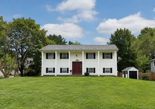 Photo 2 of Single family home for sale at 50 Scott Dr, Middletown, NY 10941 | MLS# 1040412 | Listing updated on 2026-09-18