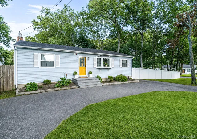 Photo 2 of Sale Pending at 3 Newcomb Trl, Brookhaven, NY 11961 | MLS# 1040443 | Listing updated on 2026-09-18