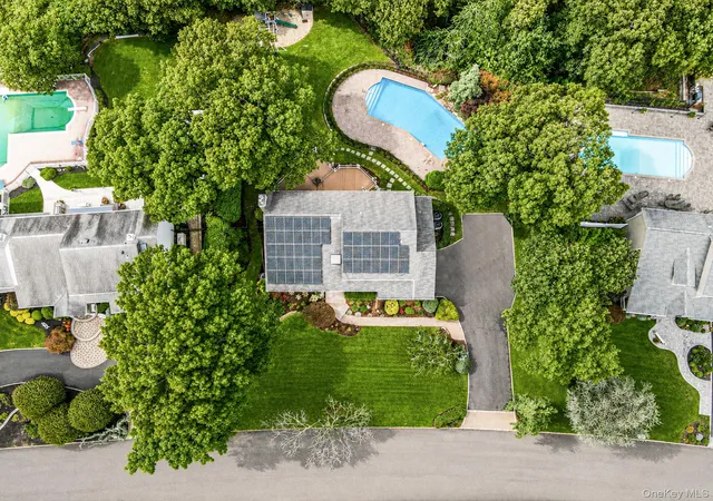 Photo 2 of Sale Pending at 32 Annandale Rd, Smithtown, NY 11725 | MLS# 1040526 | Listing updated on 2026-09-18