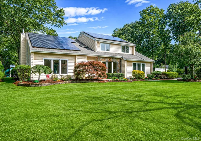 Photo 3 of Sale Pending at 32 Annandale Rd, Smithtown, NY 11725 | MLS# 1040526 | Listing updated on 2026-09-18