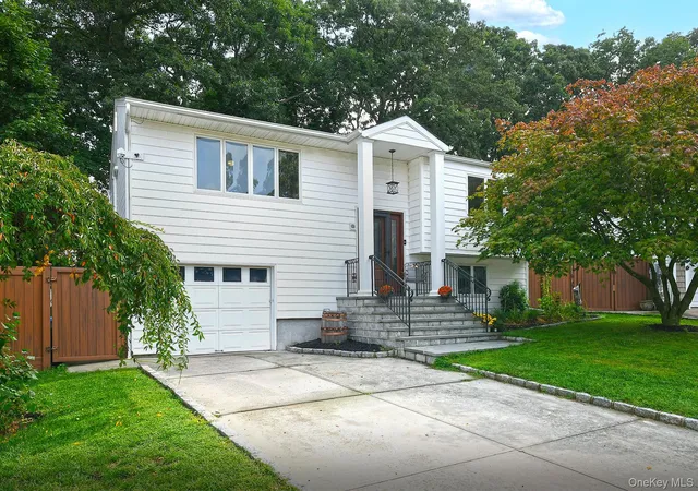 Photo 1 of Sale Pending at 16 Crest Hl Ct, Huntington, NY 11746 | MLS# 1040705 | Listing updated on 2026-10-09