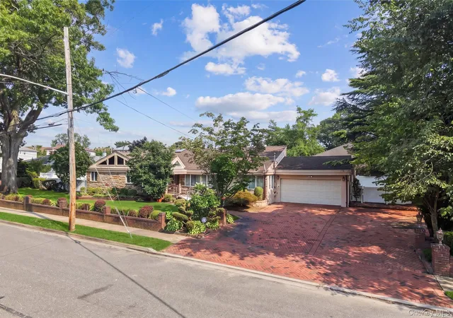 Photo 3 of Single family home for sale at 171 S Kensington Ave, Hempstead, NY 11570 | MLS# 1040833 | Listing updated on 2026-10-03