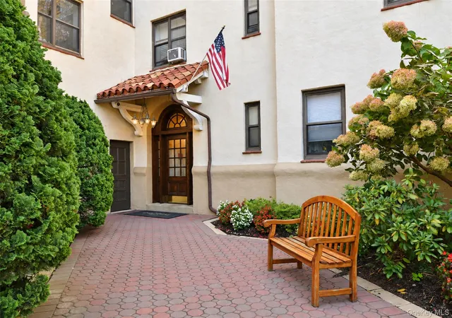 Photo 3 of Condo for sale at 17 N Chatsworth Ave #7F, Mamaroneck, NY 10538 | MLS# 1041092 | Listing updated on 2026-09-18