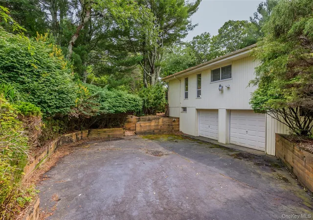 Photo 4 of Single family home for sale at 23 The Registry, Southampton, NY 11942 | MLS# 1041126 | Listing updated on 2026-10-03