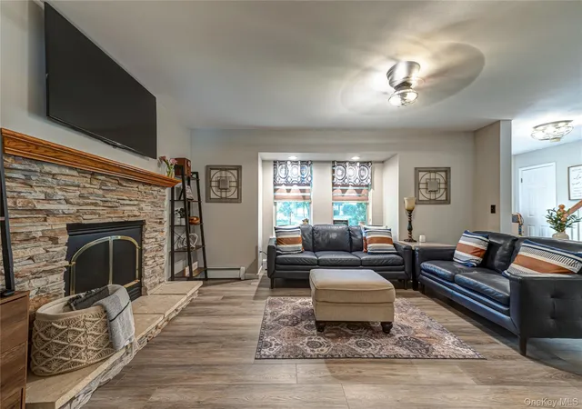 Photo 4 of Single family home for sale at 40 Golf Clb Cir, Brookhaven, NY 11949 | MLS# 1043023 | Listing updated on 2026-09-19