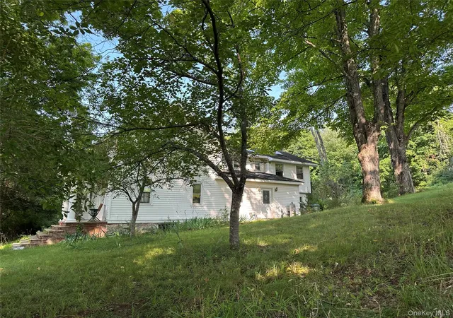 Photo 3 of Single family home for sale at 129 Blooms Corners Rd, Warwick (town), NY 10990 | MLS# 1043255 | Listing updated on 2026-09-17