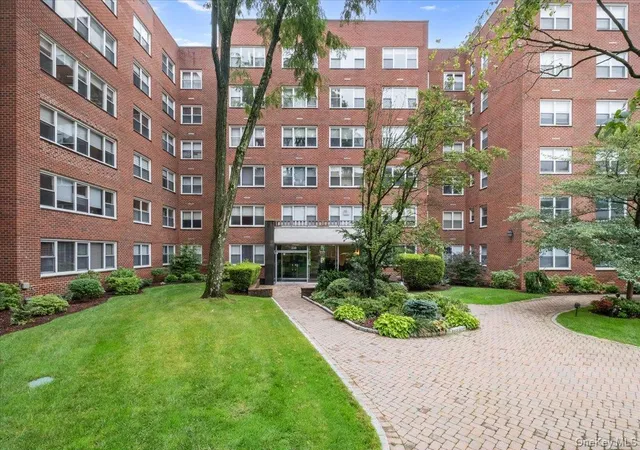 Photo 2 of Condo for sale at 250 Garth Rd #2E3, Eastchester, NY 10583 | MLS# 1044211 | Listing updated on 2026-09-18