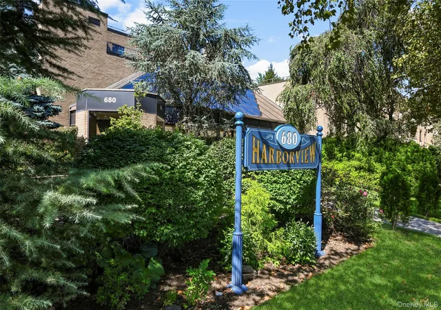 Photo 2 of Sale Pending at 680 W Boston Post Rd #3A, Mamaroneck, NY 10543 | MLS# 1045208 | Listing updated on 2026-10-07