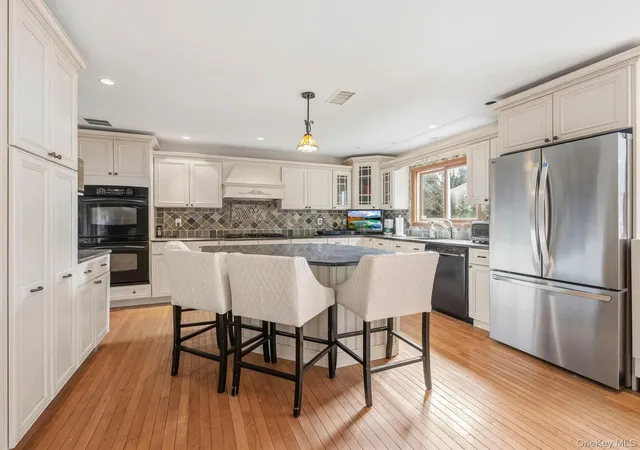 Photo 1 of Single family home for sale at 21 Argow Pl, Clarkstown, NY 10954 | MLS# 1045259 | Listing updated on 2026-10-28