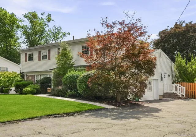 Photo 2 of Single family home for sale at 21 Argow Pl, Clarkstown, NY 10954 | MLS# 1045259 | Listing updated on 2026-09-17
