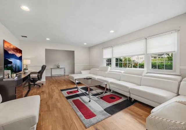 Photo 3 of Single family home for sale at 21 Argow Pl, Clarkstown, NY 10954 | MLS# 1045259 | Listing updated on 2026-09-17