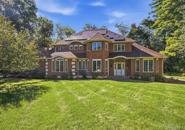 Photo 2 of Single family home for sale at 7 Dallas Dr, Poughkeepsie (town), NY 12603 | MLS# 1045480 | Listing updated on 2026-09-19