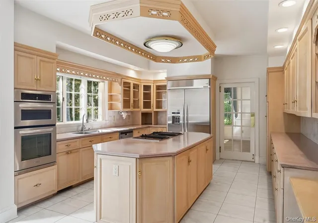 Photo 3 of Single family home for sale at 7 Dallas Dr, Poughkeepsie (town), NY 12603 | MLS# 1045480 | Listing updated on 2026-09-19