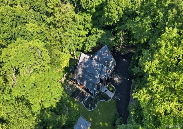 Photo 3 of Single family home for sale at 45 Chardavoyne Rd, Warwick (town), NY 10990 | MLS# 1045554 | Listing updated on 2026-09-16
