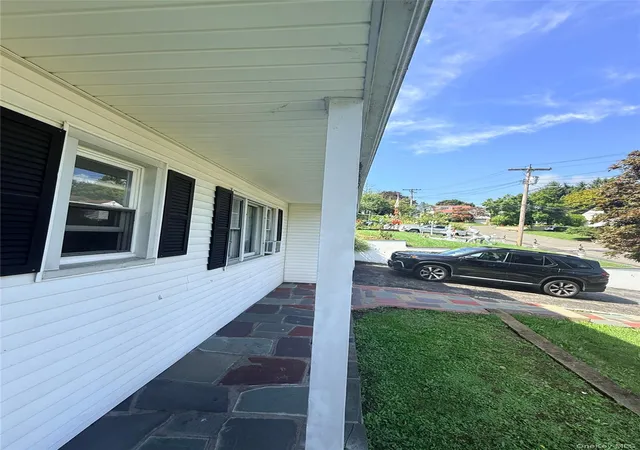 Photo 3 of Single family home for sale at 9 Valley View Dr, Yonkers, NY 10710 | MLS# 1045608 | Listing updated on 2026-09-19