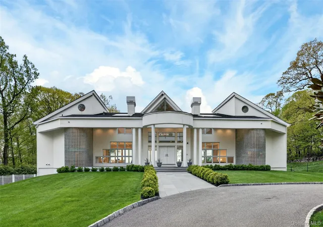 Photo 3 of Single family home for sale at 18 Bramblebush Rd, Cortlandt, NY 10520 | MLS# 1046026 | Listing updated on 2026-10-23