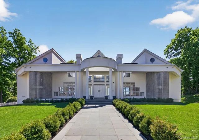 Photo 4 of Single family home for sale at 18 Bramblebush Rd, Cortlandt, NY 10520 | MLS# 1046026 | Listing updated on 2026-10-23