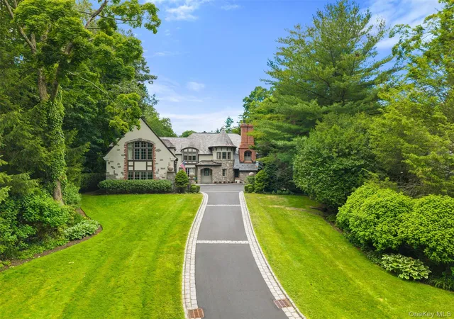 Photo 2 of Mansion for sale at 10 Broadmoor Rd, Scarsdale, NY 10583 | MLS# 1046176 | Listing updated on 2026-09-16