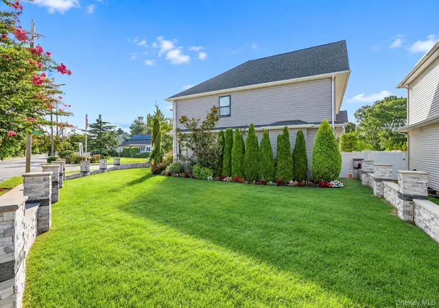 Photo 4 of Single family home for sale at 552 Dover Rd, Hempstead, NY 11572 | MLS# 1046676 | Listing updated on 2026-09-17