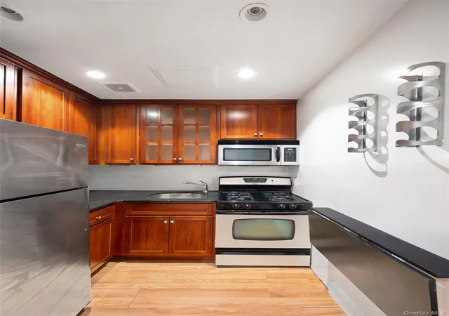 Photo 3 of House for sale at 495 E 7th Street #1J, New York, NY 11218 | MLS# 1046875 | Listing updated on 2026-09-17