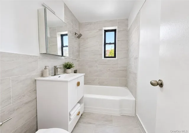 Photo 4 of House for sale at 10-40 Neilson St #4L, New York, NY 11691 | MLS# 1047380 | Listing updated on 2026-09-17