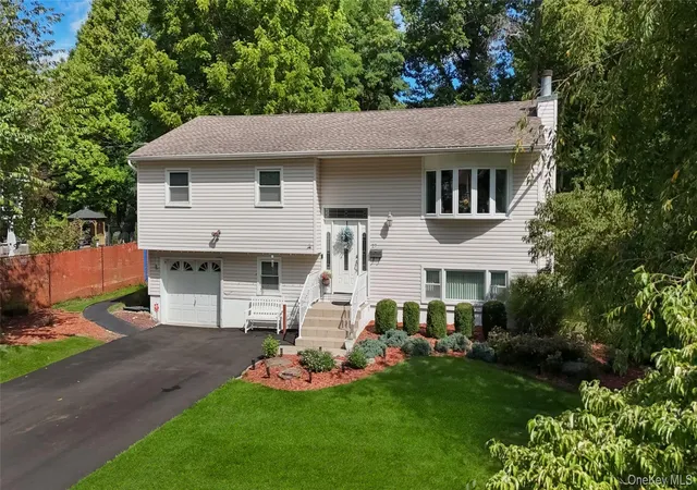 Photo 1 of Single family home for sale at 27 Will Rogers Ln, Clarkstown, NY 10954 | MLS# 1047522 | Listing updated on 2026-09-16