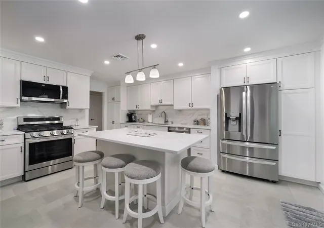 Photo 2 of Single family home for sale at 27 Will Rogers Ln, Clarkstown, NY 10954 | MLS# 1047522 | Listing updated on 2026-09-16