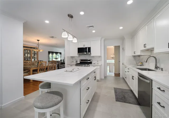 Photo 4 of Single family home for sale at 27 Will Rogers Ln, Clarkstown, NY 10954 | MLS# 1047522 | Listing updated on 2026-09-16