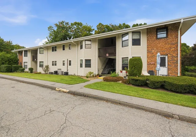 Photo 2 of Condo for sale at 27 Walden Ct #F, Yorktown, NY 10598 | MLS# 1047932 | Listing updated on 2026-09-17