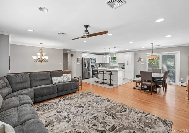 Photo 4 of Single family home for sale at 8 Townsend Pl, Chester Town, NY 10918 | MLS# 1047996 | Listing updated on 2026-09-10