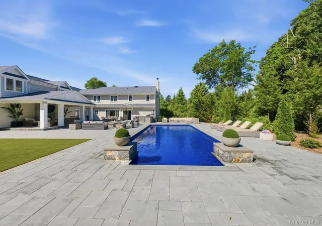Photo 3 of Single family home for sale at 6 Castle Ct, Oyster Bay, NY 11797 | MLS# 1048013 | Listing updated on 2026-09-09