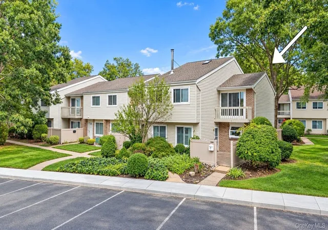 Photo 2 of Condo for sale at 204 Springmeadow Dr #M, Islip, NY 11741 | MLS# 1048027 | Listing updated on 2026-09-18