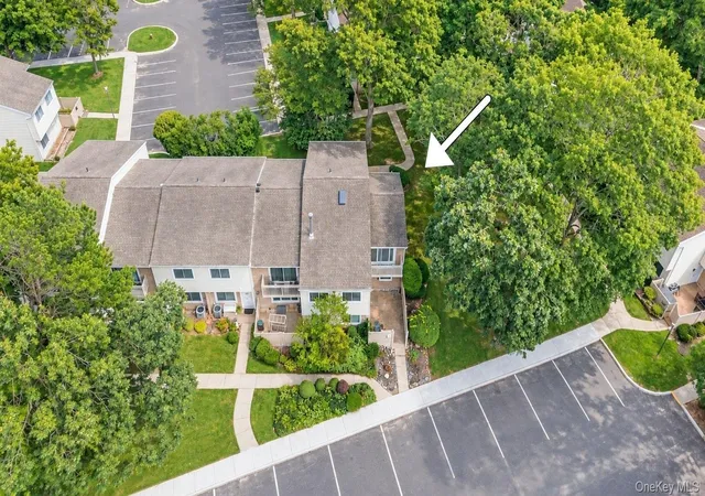 Photo 3 of Condo for sale at 204 Springmeadow Dr #M, Islip, NY 11741 | MLS# 1048027 | Listing updated on 2026-09-18