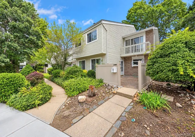 Photo 3 of Condo for sale at 204 Springmeadow Dr #M, Islip, NY 11741 | MLS# 1048027 | Listing updated on 2026-09-18