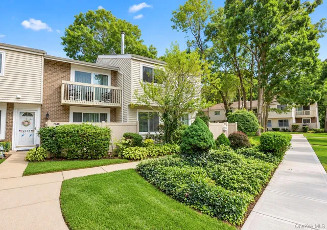 Photo 4 of Condo for sale at 204 Springmeadow Dr #M, Islip, NY 11741 | MLS# 1048027 | Listing updated on 2026-09-18