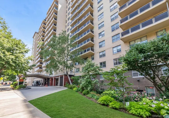 Photo 2 of Condo for sale at 175 20 Wexford Ter #4X, New York, NY 11432 | MLS# 1049630 | Listing updated on 2026-09-19