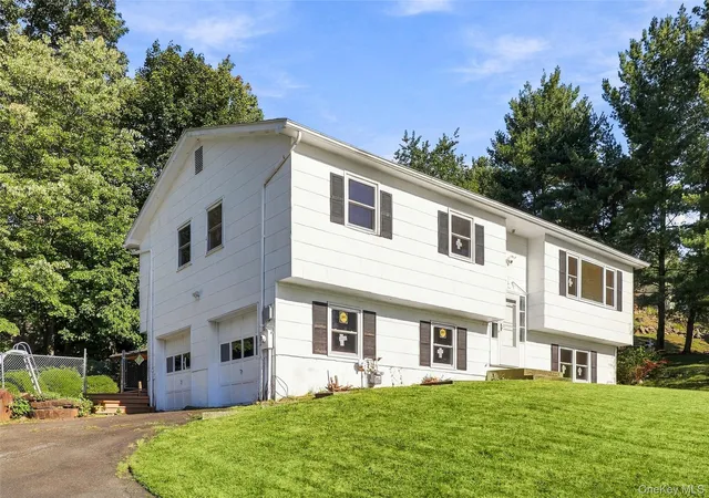 Photo 2 of Single family home for sale at 1 S Delaware Dr, Clarkstown, NY 10960 | MLS# 1050089 | Listing updated on 2026-09-16