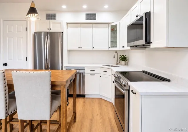Photo 4 of House for sale at 1 Anchorage Way #1101, Hempstead, NY 11520 | MLS# 1050103 | Listing updated on 2026-09-18