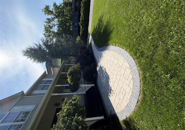 Photo 3 of Single family home for sale at 9 Roselawn Rd, Woodbury, NY 10930 | MLS# 1050809 | Listing updated on 2026-09-17