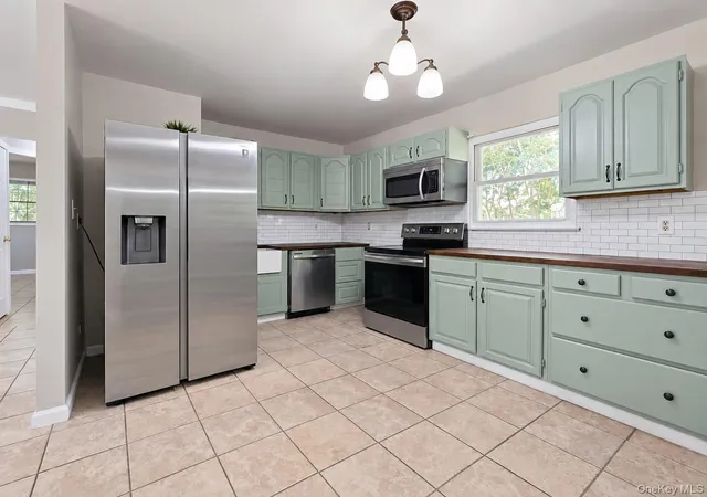 Photo 2 of Single family home for sale at 1065 Udall Rd, Islip, NY 11706 | MLS# 1050810 | Listing updated on 2026-09-17