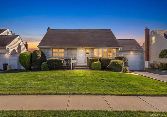 Photo 1 of Single family home for sale at 38 Croyden Ln, Oyster Bay, NY 11801 | MLS# 1051273 | Listing updated on 2026-09-16