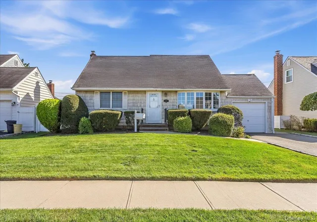 Photo 2 of Single family home for sale at 38 Croyden Ln, Oyster Bay, NY 11801 | MLS# 1051273 | Listing updated on 2026-09-16