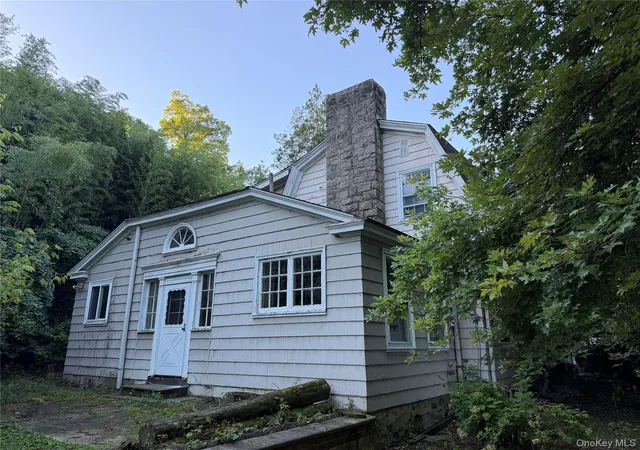 Photo 3 of Sale Pending at 29 Woodland Pl, White Plains, NY 10606 | MLS# 1051294 | Listing updated on 2026-10-23