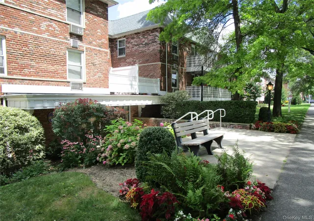 Condo for sale at 40 Daley Pl #127, Hempstead, NY 11563 | MLS# 1051299